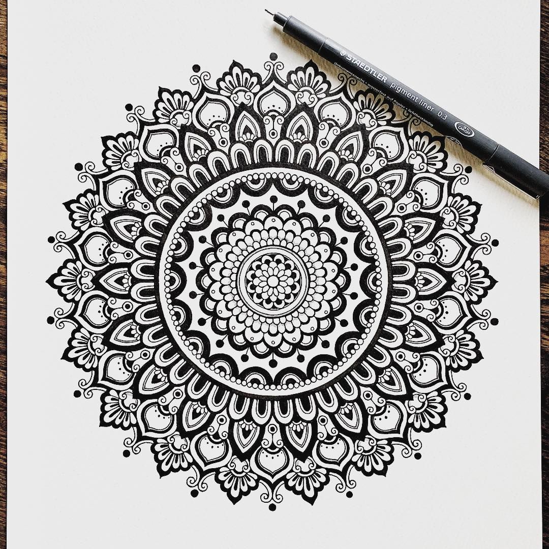 ☺ ＊ ＊ ＊ ＊ ＊ #曼荼羅 #マンダラ #絵 #手書き #handpainted #イラスト #drawing #mandala #